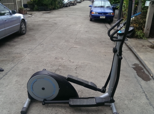 ขายเครื่องออกกำลังกายแบบวิ่ง Infiniti ออกห้างครับ