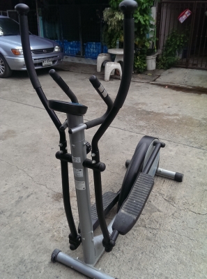 ขายเครื่องออกกำลังกายแบบวิ่ง Infiniti ออกห้างครับ