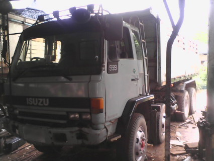 ขายรถบรรทุกสิบล้อดัมพ์ ISUZU 210 เครื่องเดิม เกียร์เดิม กระบะดัมพ์สามมิตรแผงข้างเรียบ