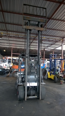 ฝากขายด่วนๆครับ รถยกนิสสันรุ่นใหม่ล่าสุด น้ำหนักยก 3 ตัน เสาสูง 3 เมตร เครื่องดีเซล เกียร์ออโต้