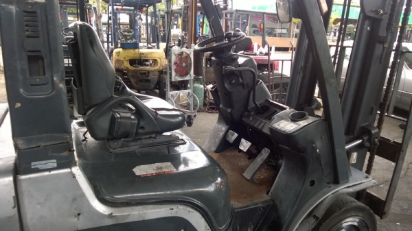 ฝากขายด่วนๆครับ รถยกนิสสันรุ่นใหม่ล่าสุด น้ำหนักยก 3 ตัน เสาสูง 3 เมตร เครื่องดีเซล เกียร์ออโต้