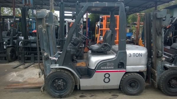 รถยกนิสสันรุ่นใหม่ล่าสุด น้ำหนักยก 3 ตัน เสาสูง 3 เมตร เครื่องดีเซล เกียร์ธรรมดา