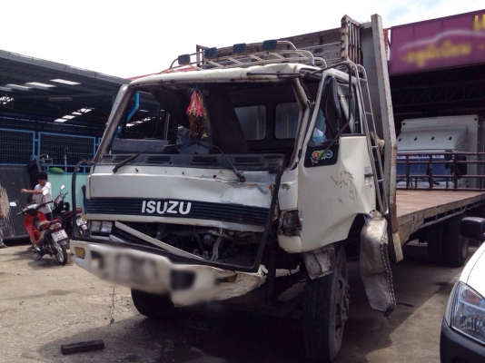 ขายรถบรรทุกหกล้อพื้นเรียบ Isuzu FTR11NYK เครื่อง 6BD ขายตามสภาพทะเบียนพร้อม เครื่อง แชสซีไม่โดน