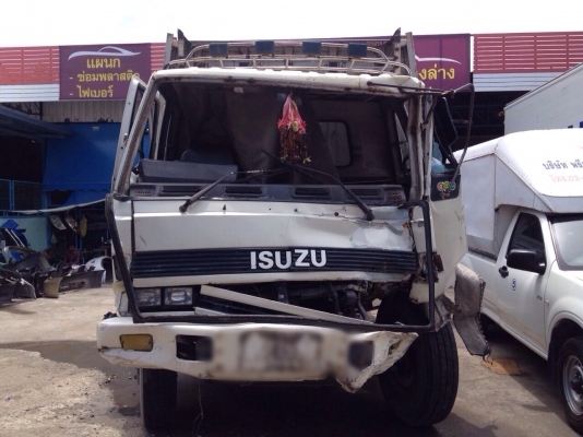 ขายรถบรรทุกหกล้อพื้นเรียบ Isuzu FTR11NYK เครื่อง 6BD ขายตามสภาพทะเบียนพร้อม เครื่อง แชสซีไม่โดน