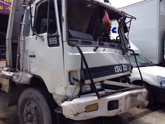 ขายรถบรรทุกหกล้อพื้นเรียบ Isuzu FTR11NYK เครื่อง 6BD ขายตามสภาพทะเบียนพร้อม เครื่อง แชสซีไม่โดน