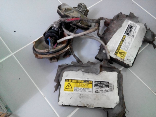 บัลลาดไฟ xenon toyota แท้ญี่ปุ่น