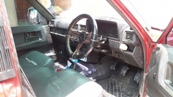 ขาย Toyota Hilux Hero ปี 89 พร้อมใช้งาน