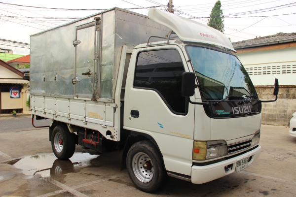 ISUZU NKR หัวการ์ตูน เครื่อง 110 แรง บรรทุกไม่ติดเวลา