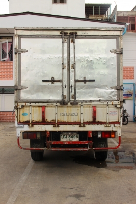 ISUZU NKR หัวการ์ตูน เครื่อง 110 แรง บรรทุกไม่ติดเวลา