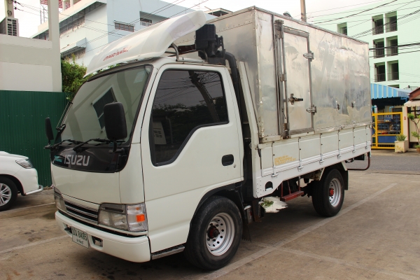 ISUZU NKR หัวการ์ตูน เครื่อง 110 แรง บรรทุกไม่ติดเวลา