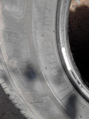 195R14 BRIDGESTONE LEO 677 มี 2 เส้น ( พึ่งถอด อาจเลอะไปหน่อย ) โทร.081-427-3941 195R14 BRIDGESTONE LEO 677 มี 2 เส้น ( พึ่งถอด อาจเลอะไปหน่อย ) โทร.081-427-3941