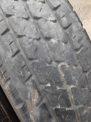 195R14 BRIDGESTONE LEO 677 มี 2 เส้น ( พึ่งถอด อาจเลอะไปหน่อย ) โทร.081-427-3941 195R14 BRIDGESTONE LEO 677 มี 2 เส้น ( พึ่งถอด อาจเลอะไปหน่อย ) โทร.081-427-3941