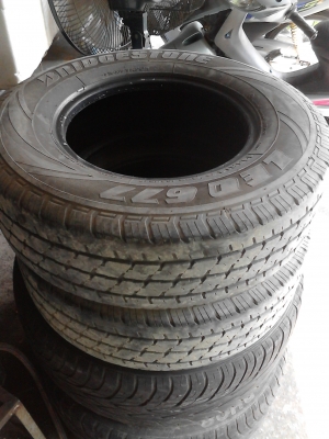195R14 BRIDGESTONE LEO 677 มี 2 เส้น ( พึ่งถอด อาจเลอะไปหน่อย ) โทร.081-427-3941 195R14 BRIDGESTONE LEO 677 มี 2 เส้น ( พึ่งถอด อาจเลอะไปหน่อย ) โทร.081-427-3941