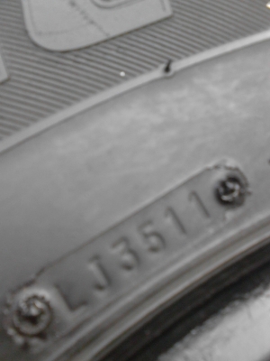 195R14 BRIDGESTONE LEO 677 มี 2 เส้น ( พึ่งถอด อาจเลอะไปหน่อย ) โทร.081-427-3941 195R14 BRIDGESTONE LEO 677 มี 2 เส้น ( พึ่งถอด อาจเลอะไปหน่อย ) โทร.081-427-3941