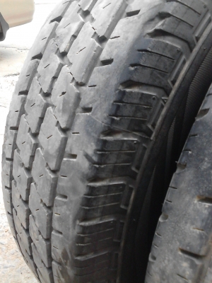 195R14 BRIDGESTONE LEO 677 มี 2 เส้น ( พึ่งถอด อาจเลอะไปหน่อย ) โทร.081-427-3941 195R14 BRIDGESTONE LEO 677 มี 2 เส้น ( พึ่งถอด อาจเลอะไปหน่อย ) โทร.081-427-3941
