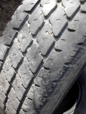 195R14 BRIDGESTONE LEO 677 มี 2 เส้น ( พึ่งถอด อาจเลอะไปหน่อย ) โทร.081-427-3941 195R14 BRIDGESTONE LEO 677 มี 2 เส้น ( พึ่งถอด อาจเลอะไปหน่อย ) โทร.081-427-3941