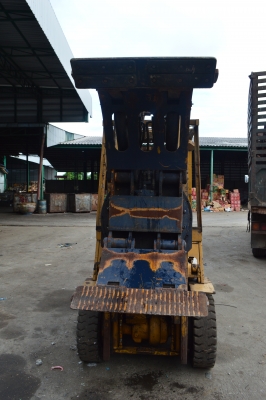 ขายรถยกโคมัสสึ 2.5 ตัน เครื่อง C 240  หนีบหมุนรอบ