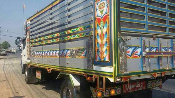 รถฮีโน่ 6 ล้อดั้ม 150 แรงม้า. ปี 49 สนใจติดต่อ 081 - 6079515 รถฮีโน่ 6 ล้อดั้ม 150 แรงม้า. ปี 49 สนใจติดต่อ 081 - 6079515