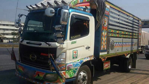 รถฮีโน่  6 ล้อดั้ม 150 แรงม้า. ปี 49  สนใจติดต่อ 081 - 6079515