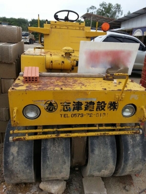 รถ บด. ล้อยาง. J -13   สนใจติดต่อ 081 - 6079515