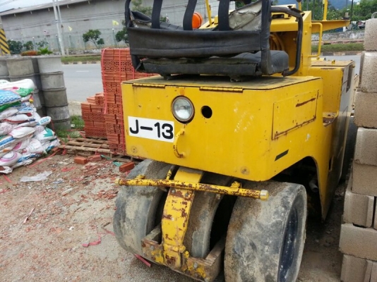 รถ บด. ล้อยาง. J -13   สนใจติดต่อ 081 - 6079515