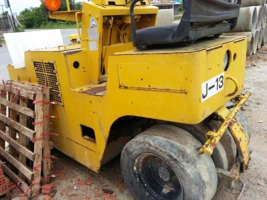รถ บด. ล้อยาง. J -13   สนใจติดต่อ 081 - 6079515