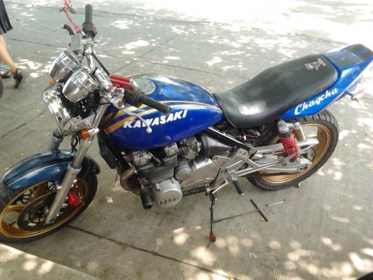 ขายถูกๆ kawazaki zephyr 400 ปี97ทะเบียนแท้พร้อมโอนสภาพเครื่องดีเดินเบานิ่งคับวิ่งยาวๆสบาย ชุดแต่ง beet japan มีท้าย บังโคลนหน้าฝาเครื่อง แฮนบาร กระจกแต่ง ไฟเลี้ยว led ท่อสูตรโยชิเสียงหวานๆขอขายราคา 55,000บาท ต่อรองได้ครับ. ขอคนที่สนใจจริงๆนะคับ สอบถามได้