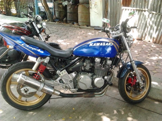 ขายถูกๆ kawazaki zephyr 400 ปี97ทะเบียนแท้พร้อมโอนสภาพเครื่องดีเดินเบานิ่งคับวิ่งยาวๆสบาย ชุดแต่ง beet japan มีท้าย บังโคลนหน้าฝาเครื่อง แฮนบาร กระจกแต่ง ไฟเลี้ยว led ท่อสูตรโยชิเสียงหวานๆขอขายราคา 55,000บาท ต่อรองได้ครับ. ขอคนที่สนใจจริงๆนะคับ สอบถามได้