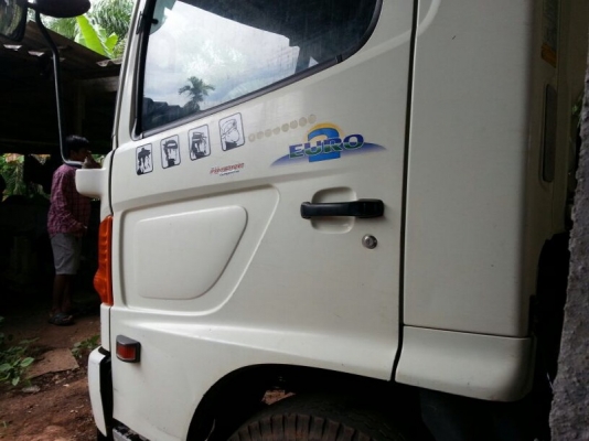 รถฮีโน่ 6 ล้อดั้ม 170 แรงม้า. ปี 51  สนใจติดต่อ 081 - 6079515