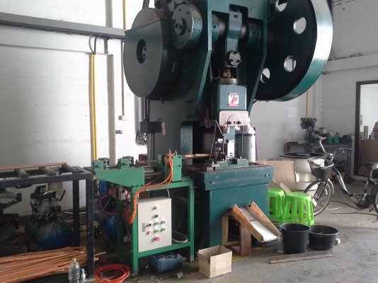 เครื่องกลึง 10 ฟุต ไต้หวัน มีหัวก็อปปี้สี่จับ 20 นิ้ว 2 หัว รูเพลาผ่านโต 7 นิ้ว เครื่องจักรพร้อมใช้งาน