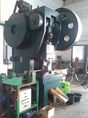 เครื่องกลึง 10 ฟุต ไต้หวัน มีหัวก็อปปี้สี่จับ 20 นิ้ว 2 หัว รูเพลาผ่านโต 7 นิ้ว เครื่องจักรพร้อมใช้งาน