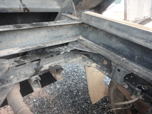 ขายรถบรรทุก 6ล้อดั้มพ์ NPR 130แรงปี 49 รถห้างแท้