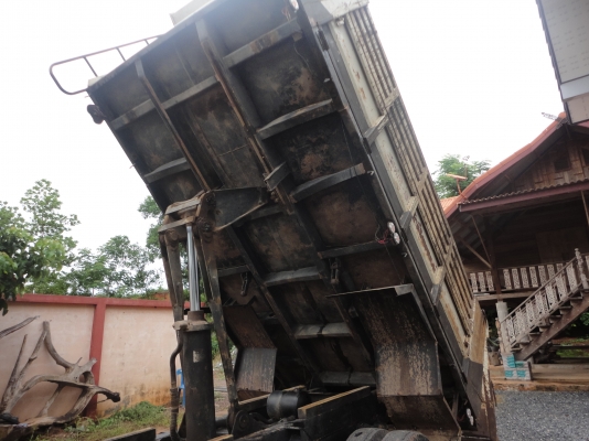 ขายรถบรรทุก 6ล้อดั้มพ์ NPR 130แรงปี 49 รถห้างแท้