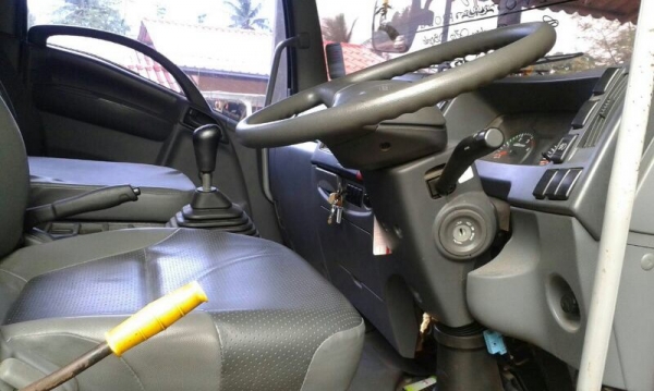 รถอีซูซุ 6 ล้อดั้ม 210 แรงม้า. ปี 54  สนใจติดต่อ 081 - 6079515