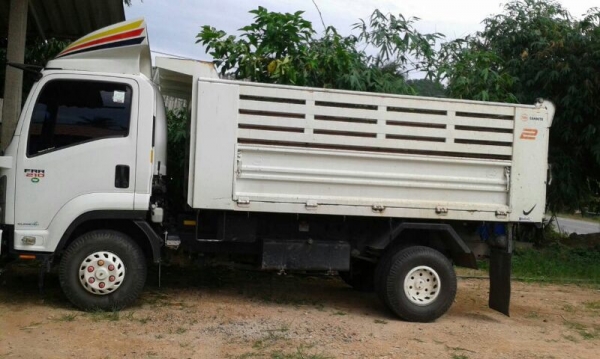 รถอีซูซุ 6 ล้อดั้ม 210 แรงม้า. ปี 54  สนใจติดต่อ 081 - 6079515