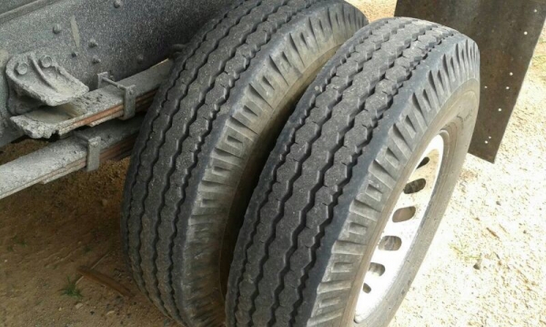 รถอีซูซุ 6 ล้อดั้ม 210 แรงม้า. ปี 54  สนใจติดต่อ 081 - 6079515