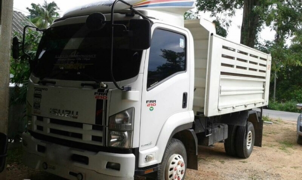 รถอีซูซุ 6 ล้อดั้ม 210 แรงม้า. ปี 54  สนใจติดต่อ 081 - 6079515