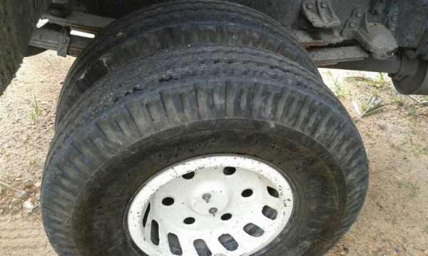 รถอีซูซุ 6 ล้อดั้ม 210 แรงม้า. ปี 54  สนใจติดต่อ 081 - 6079515