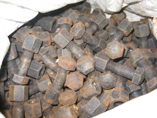 ขายน๊อตแทรก ตัวละ 8 บาท มี 312 ตัว