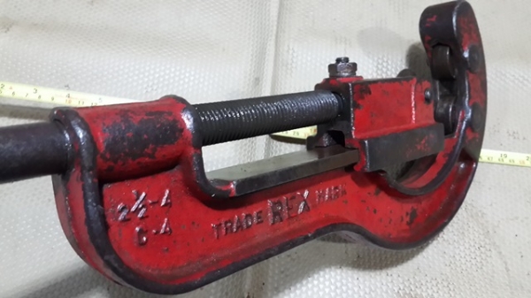 มือตัดท่อ ญี่ปุ่นครับ ขนาด2 1/2-4นิ้ว ใหญ่ๆครับ