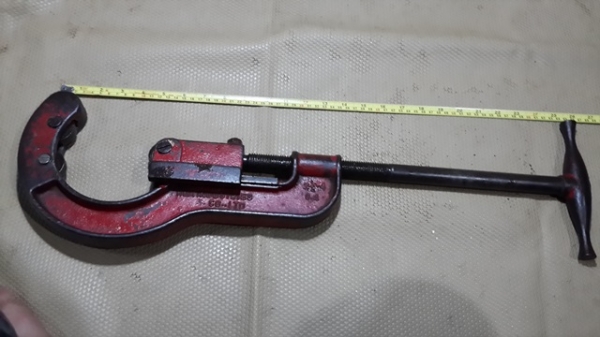 มือตัดท่อ ญี่ปุ่นครับ ขนาด2 1/2-4นิ้ว ใหญ่ๆครับ