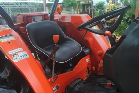 ขายรถไถ Kubota L 4508 DI special(4WD) พร้อมดันหน้าช้าง รถไร่ สีเดิมครับ