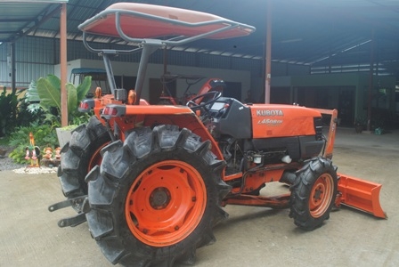 ขายรถไถ Kubota L 4508 DI special(4WD) พร้อมดันหน้าช้าง รถไร่ สีเดิมครับ