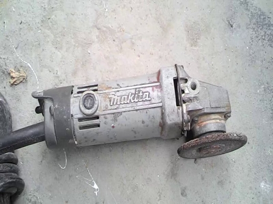 เครื่องขัด เจียร ลูกหมู  Makita 4นื้ว