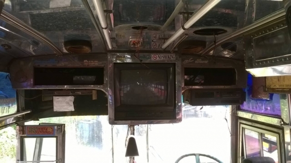 ขายรถบัส เป็นรถพัดลม ยาว 12 เมตร คัสซีเบนซ์ ช่วงล่วงเบนซ์เบรคแห้ง เครื่องเบนซ์ 210 แรงม้า เอกสารทะเบียนครบ ราคาคุยกันได้