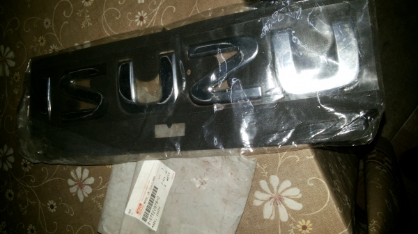 ตัวหนังสือคำว่าอีซุซุขิองnprรุ่นคอมมอเรว