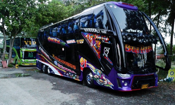 ขายดาวน์ รถบัส 8ล้อ สภาพพร้อมใช้งาน 2คัน