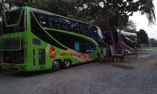 ขายดาวน์ รถบัส 8ล้อ สภาพพร้อมใช้งาน 2คัน