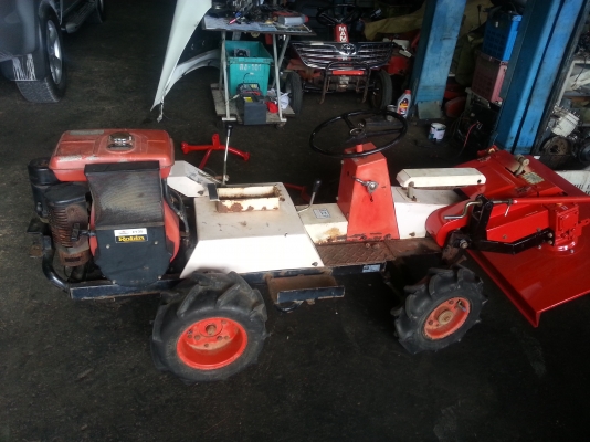 ขายรถตัดหญ้านั่งขับใบพัดคู่ครับ ขายรถตัดหญ้านั่งขับใบพัดคู่ครับ