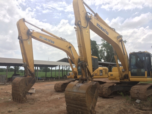 ขายรถแบคโฮ 2คัน  KOMATSU PC200-7-8 เอกสารครบพร้อมโอน